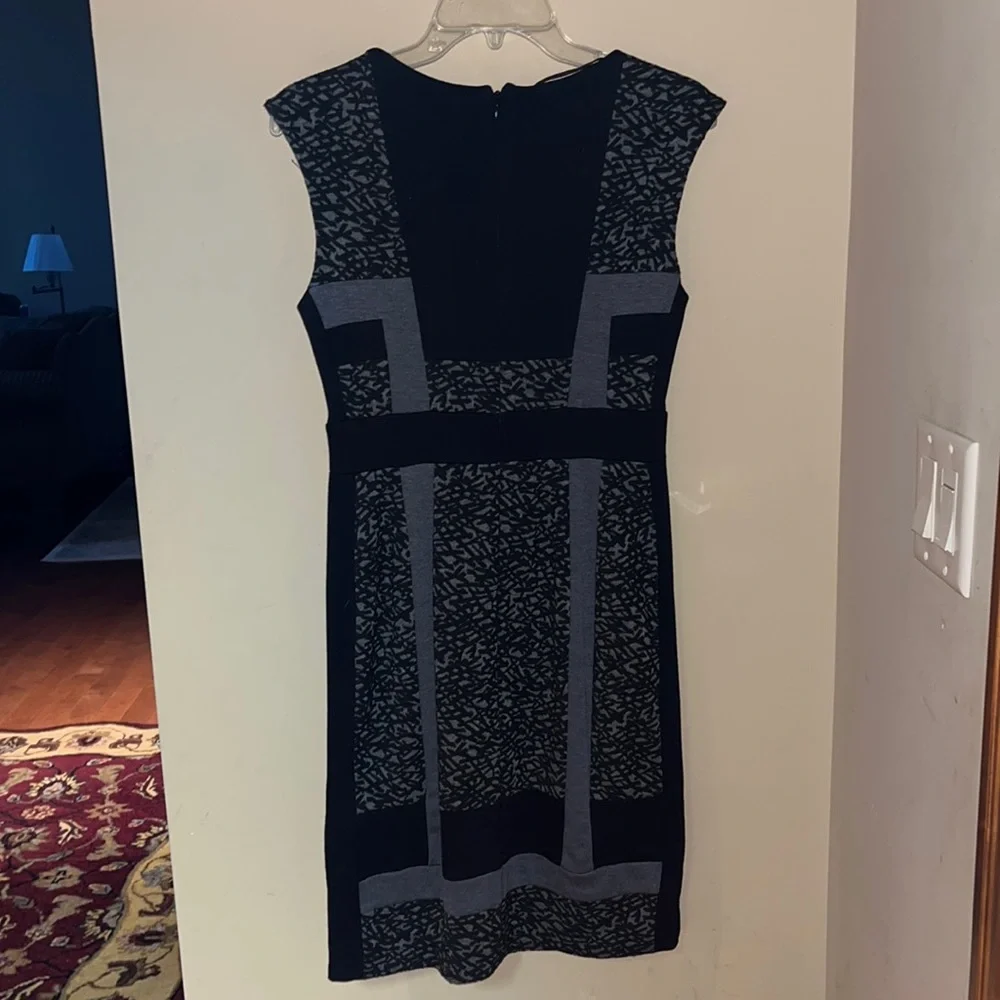 Maggy London size 6. Grey and Black - Picture 2 of 4